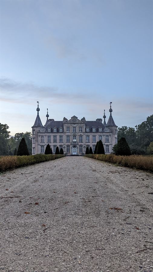 Het kasteeldomein van Poeke in de herfst